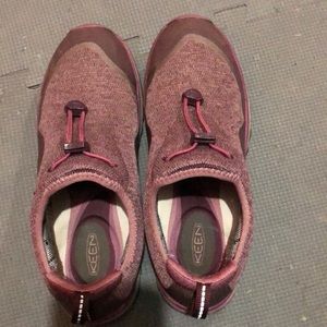 Keen water proof shoes size 8